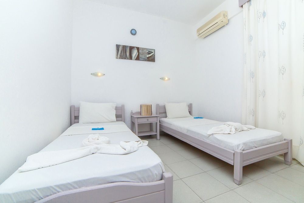 Studio, 2 Twin Beds