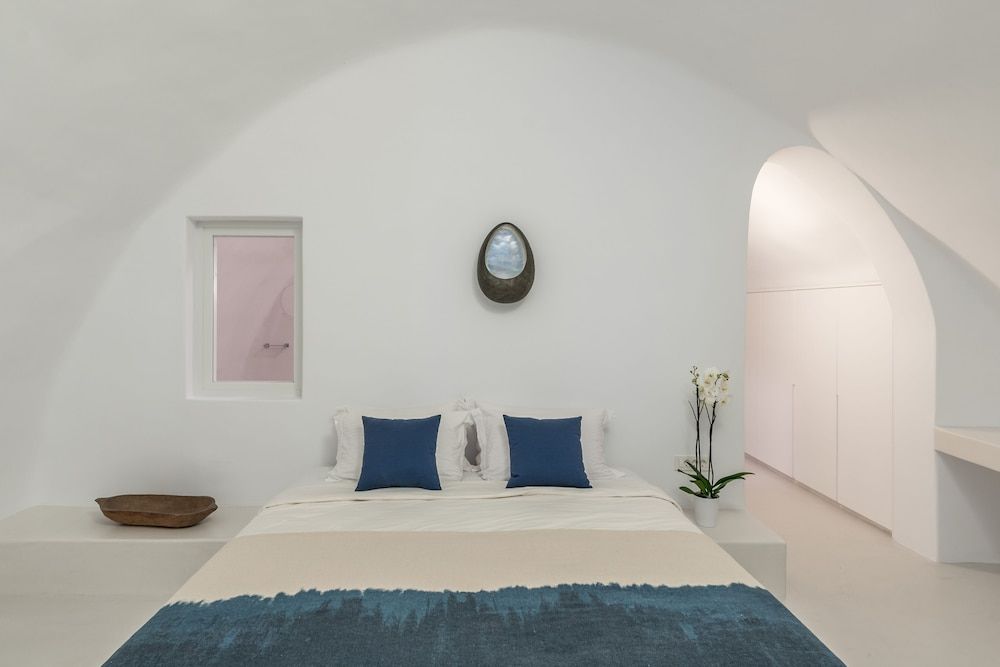 Luxury Suite, Private Pool (Volcano, Sea and Blue Dome View)