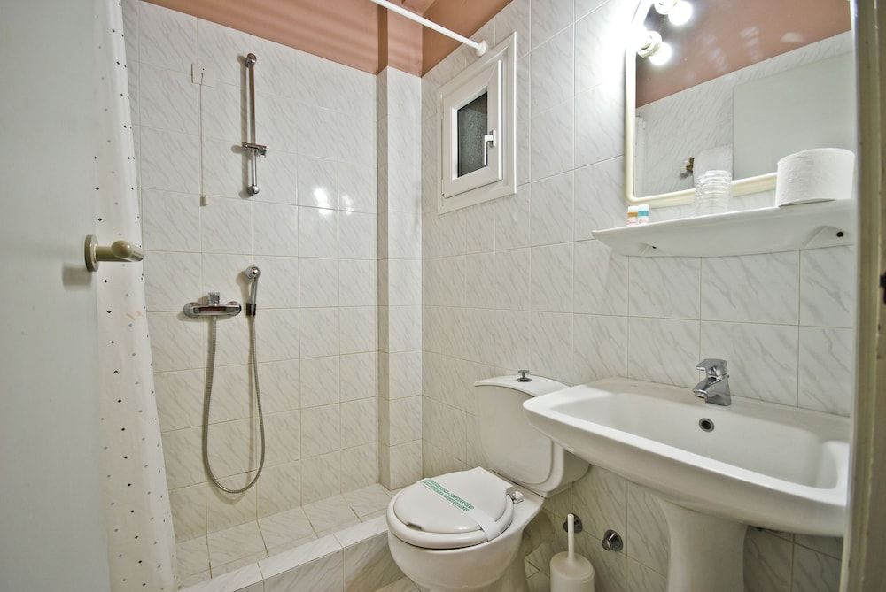 Coronis Hotel Standard Triple Room (Port View) 4