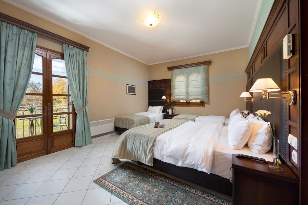 Hotel Kastraki Family Room 9