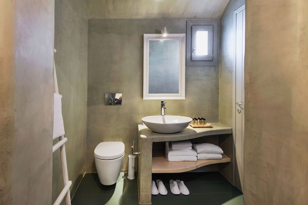 Villa Irini Fira Adults Only Junior Studio Suite, Heated Tub (Caldera View) 4