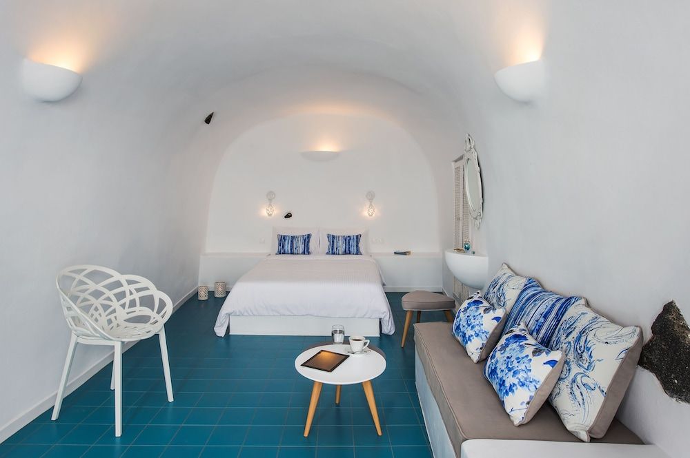 Villa Irini Fira Adults Only Junior Studio Suite, Heated Tub (Caldera View)