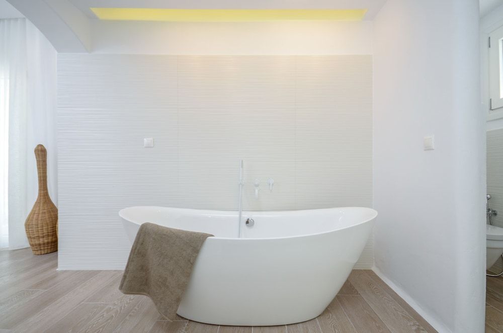 Deep Soaking Bathtub