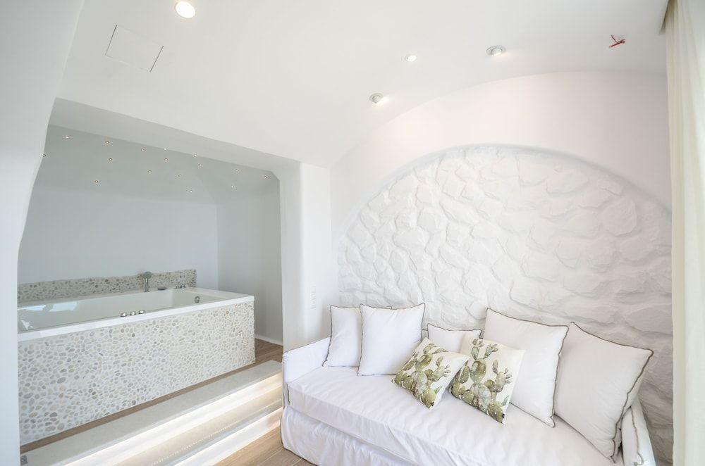 Cyano Suites Premium Suite, Jetted Tub, Sea View 2