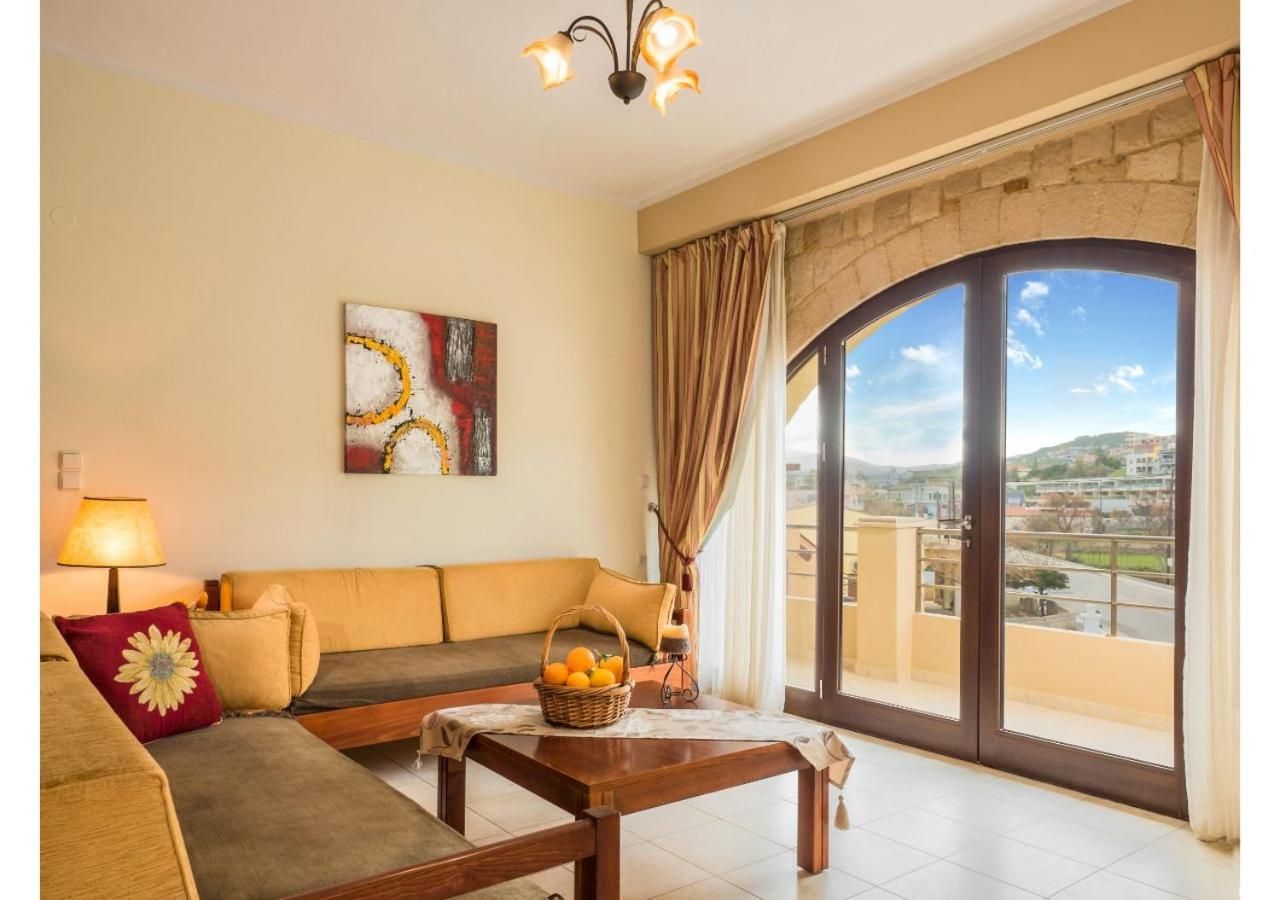 Apartment with Mountain View
