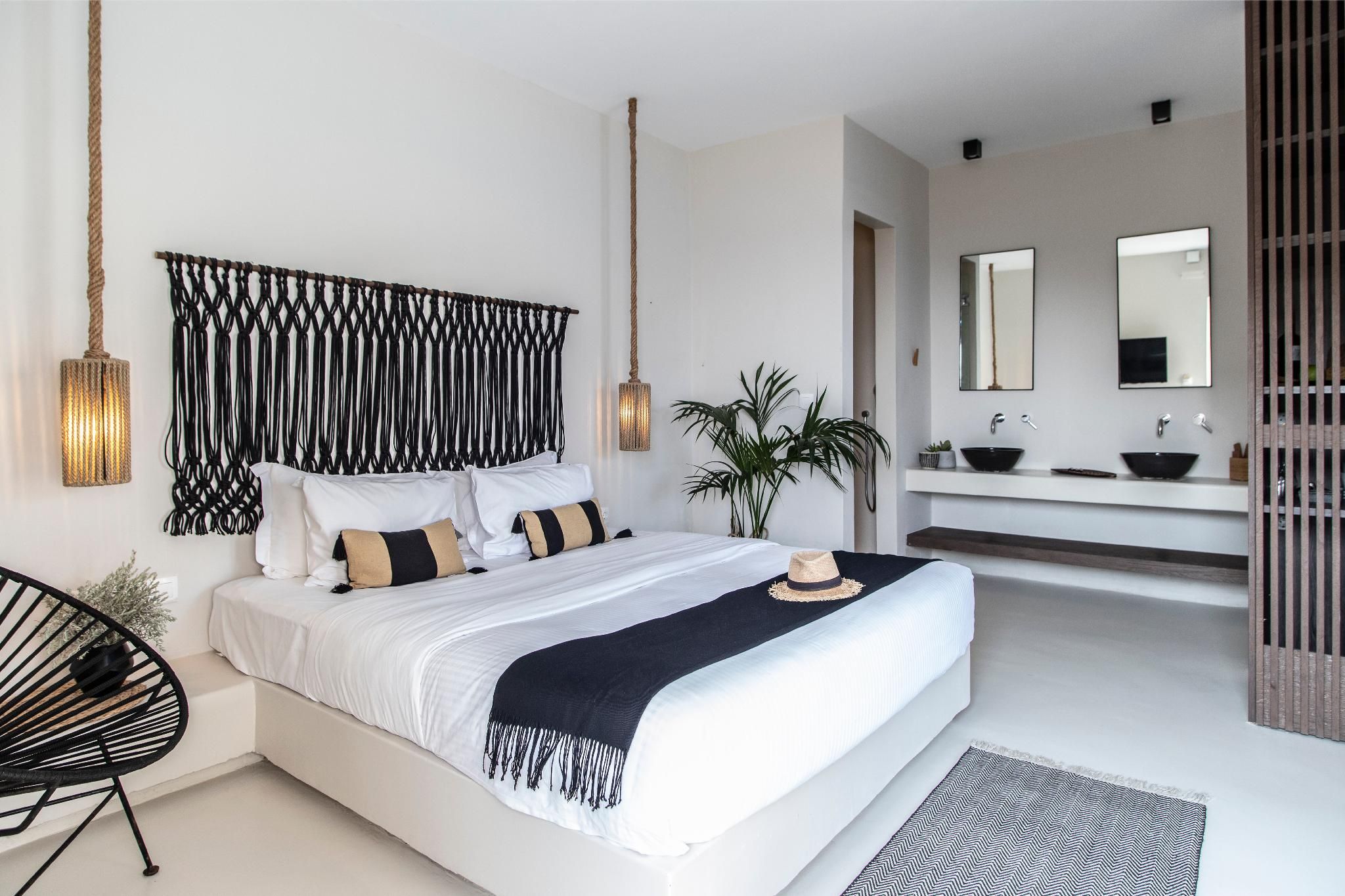 Three-Bedroom Villa with Sea View & Shared pool