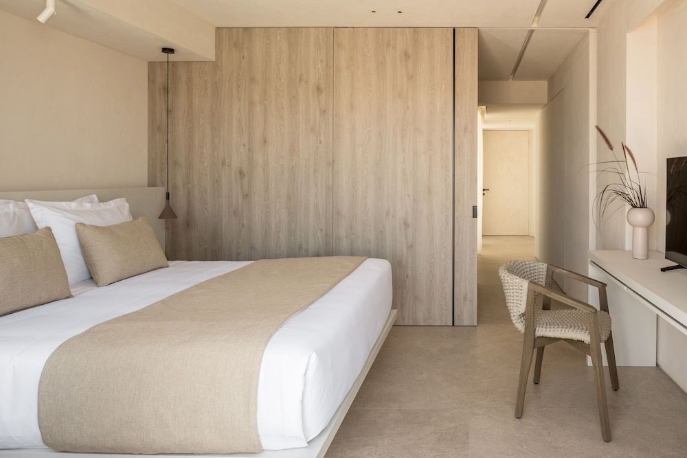 Exclusive Suite with Outdoor Hot Tub & Sea View