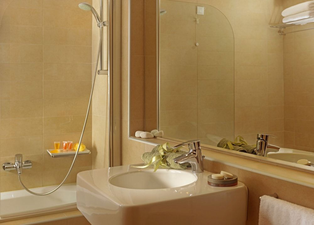 Elefsina Hotel Family Room 4