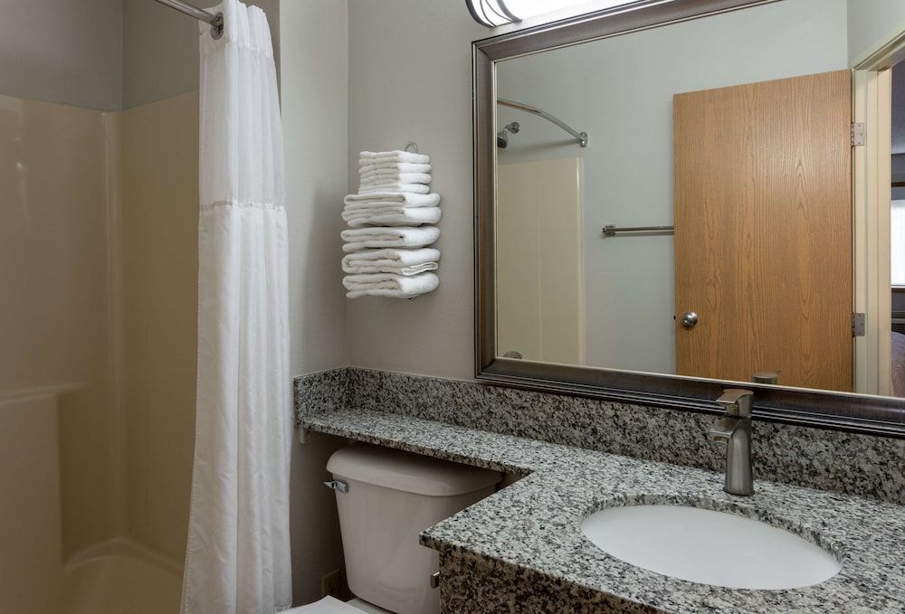 GrandStay Hotel & Suites Executive Suite, 1 Bedroom (King) 2