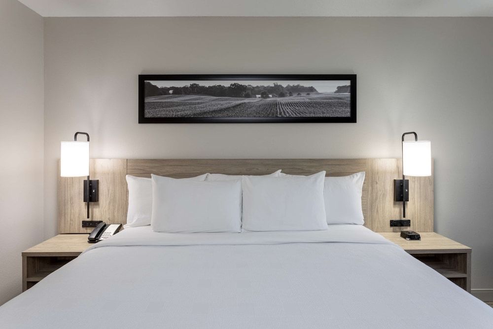 GrandStay Hotel & Suites