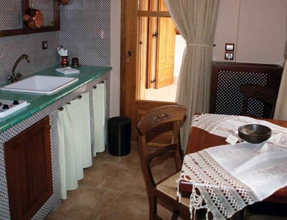 Roes Suites Junior Suite 8