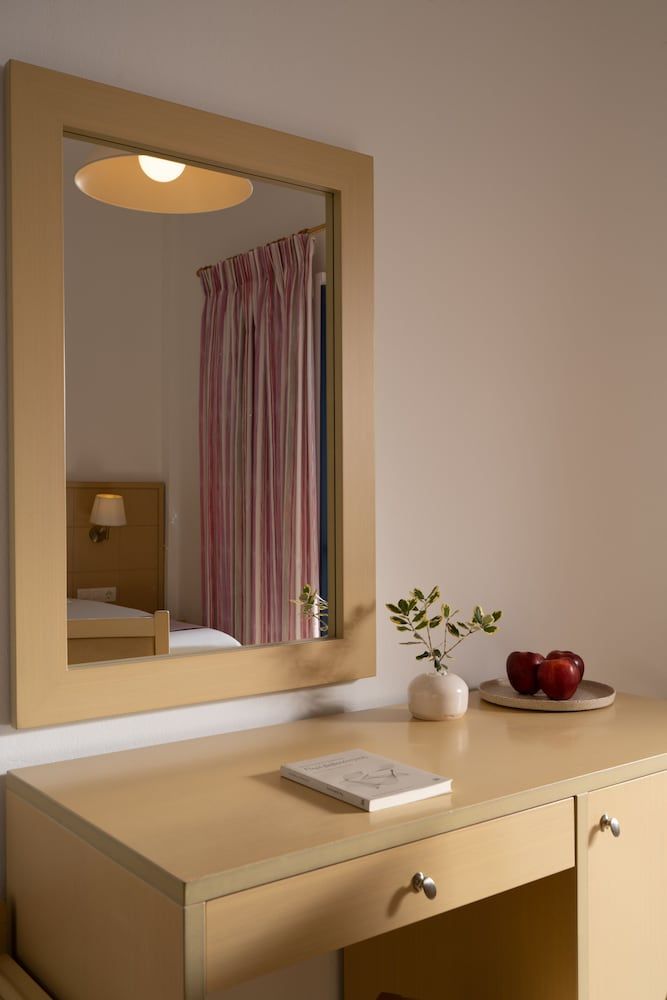 Sunshine Hotel Standard Room 9