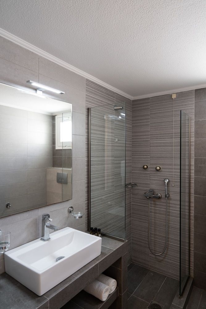 Sunshine Hotel Standard Room 6