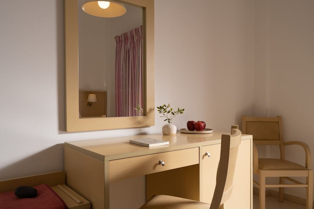 Sunshine Hotel Standard Room 8