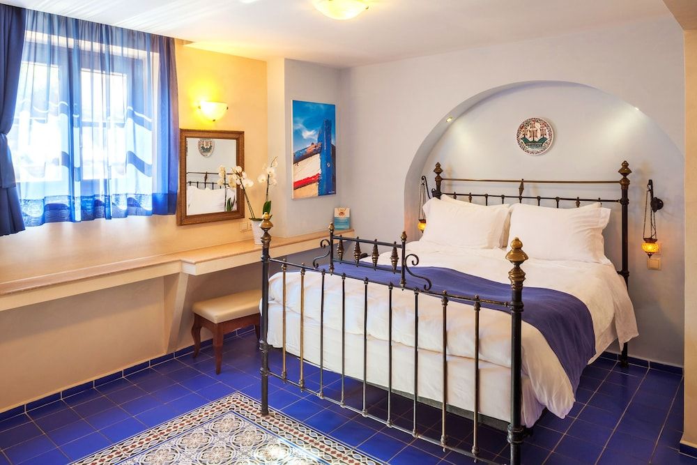 Superior Double Room (A Travel into the Light)