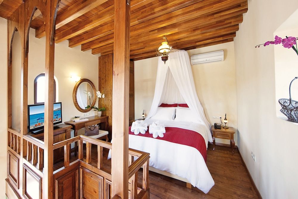Superior Suite (Nike of Samothraki)
