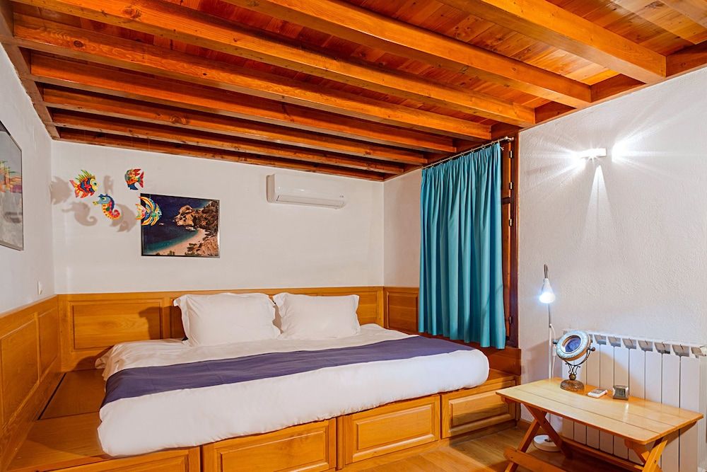 Villa, Hot Tub (Places in Suspension)