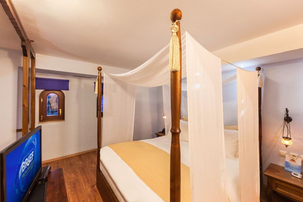 Deluxe Suite, Balcony (Nymph of Helios)