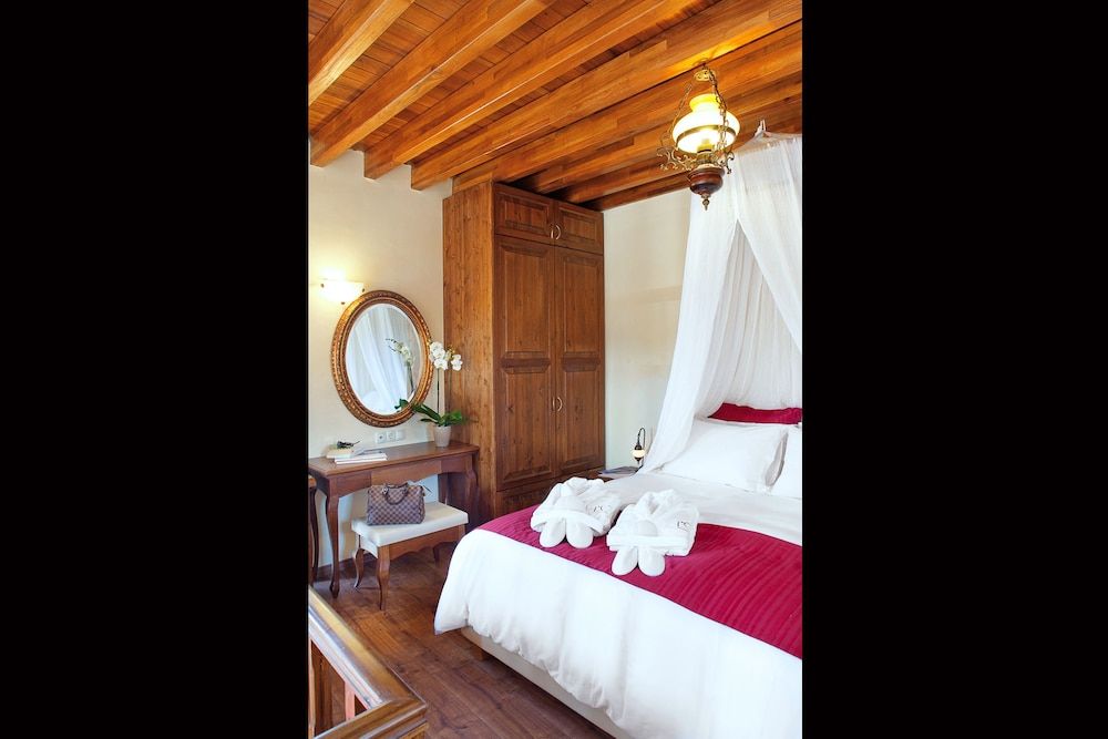 Superior Suite (Nike of Samothraki)