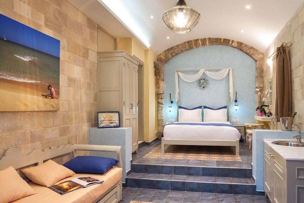 Senior Suite with Private Garden and Outdoor Hot Tub (Views of Rhodes)
