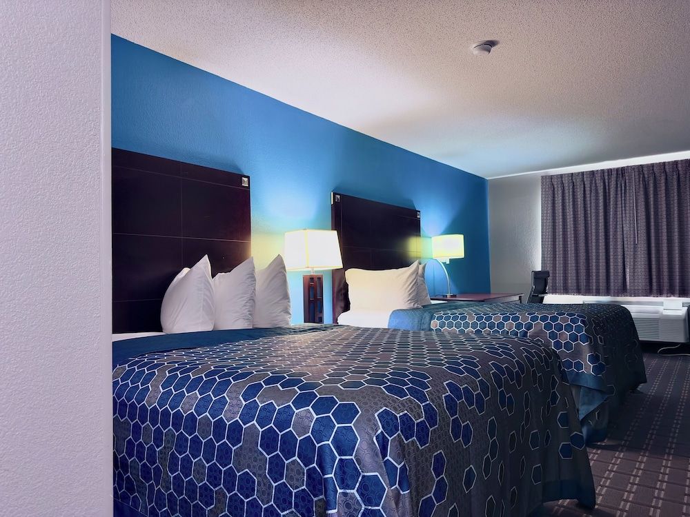 American Inn Cedar Rapids South Standard Double Room, 2 Queen Beds