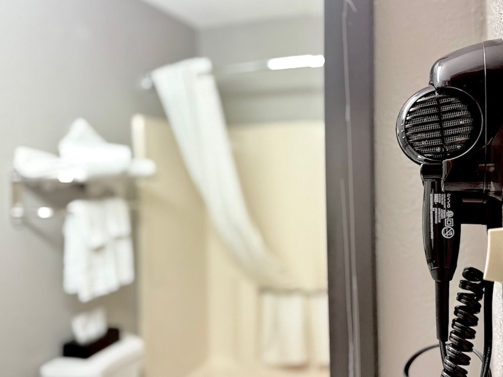 American Inn Cedar Rapids South Standard Double Room, 2 Queen Beds 17