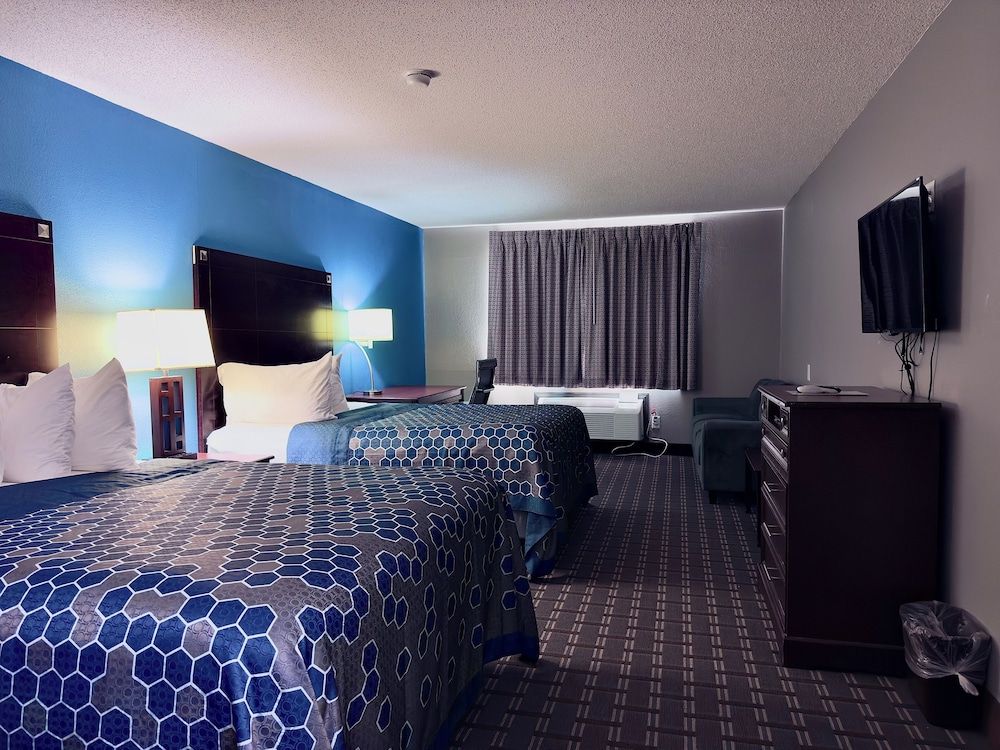 American Inn Cedar Rapids South Standard Double Room, 2 Queen Beds 4