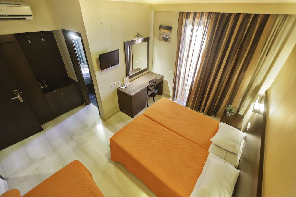 Sofia Hotel Quadruple Room 2