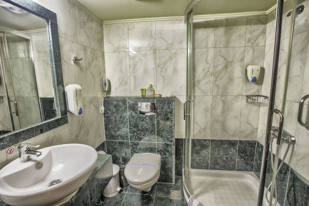 Sofia Hotel Quadruple Room 12