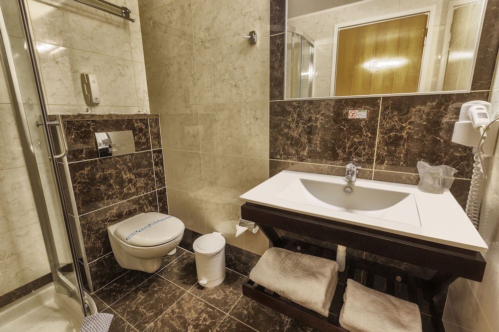 Sofia Hotel Quadruple Room 8