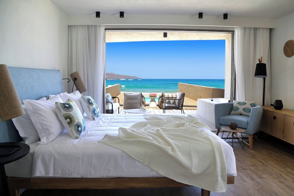 1 King Bed (Pure Haven, Sea Front with Private Pool)