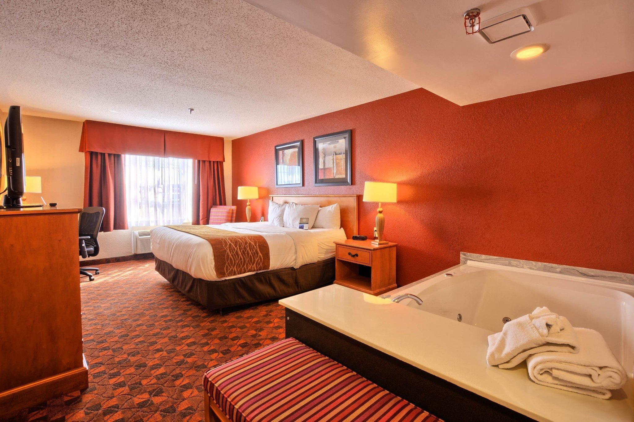 1 King Bed, Nonsmoking