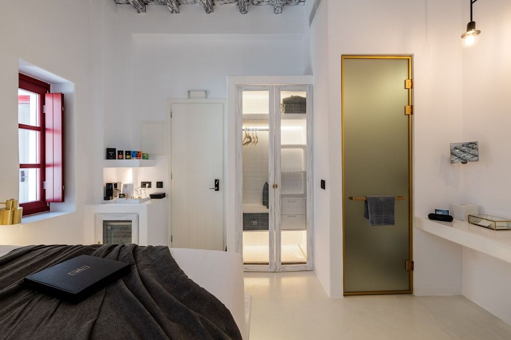 Standard Room, 1 Queen Bed, City View