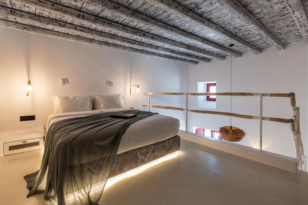 Suite, 1 Queen Bed with Sofa bed, Terrace, City View