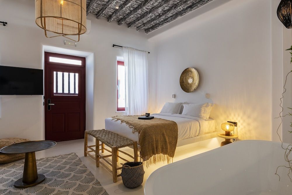 Suite, 1 Queen Bed with Sofa bed, Balcony, City View