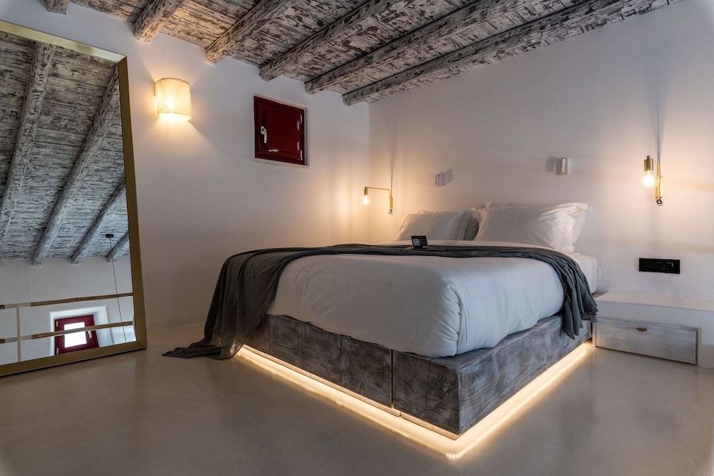 Suite, 1 Queen Bed, Sea View