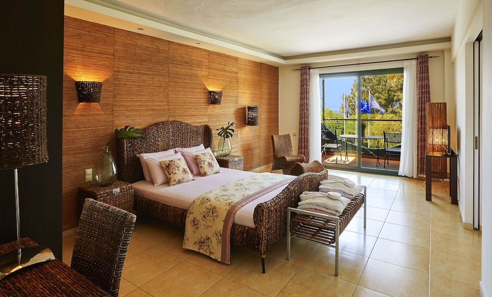 Honeymoon Suite, Sea View