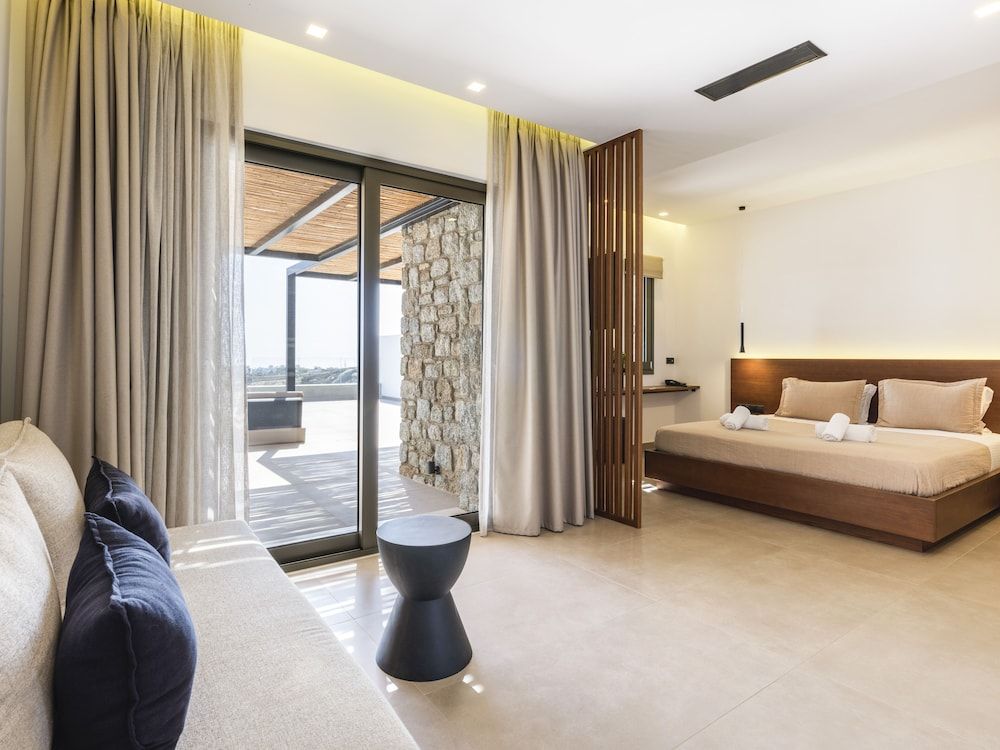 Superior Suite Private Pool & Sea View