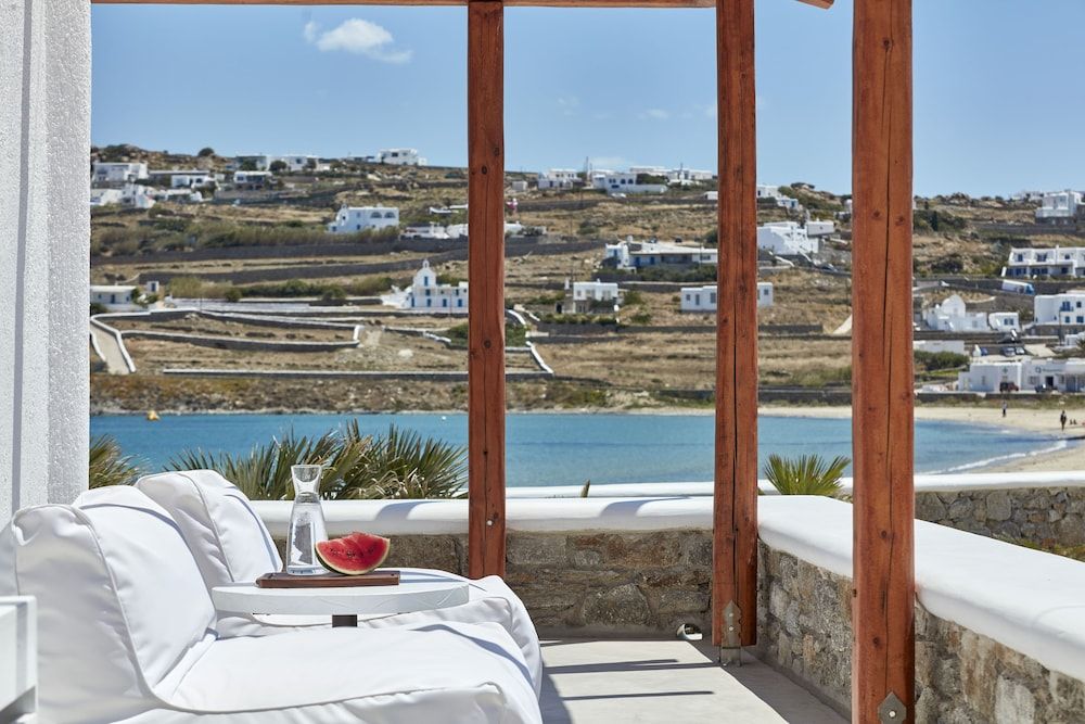 undefined Mykonos Waves Beach House & Suites 4