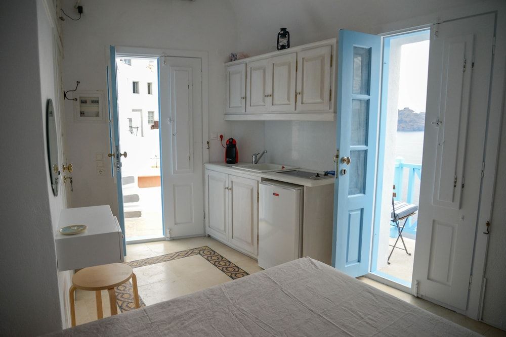 Genesis Cave Houses Double Room, Sea View 8