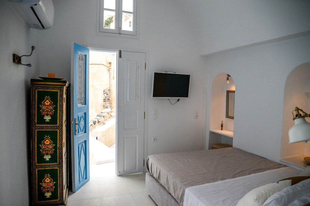 Genesis Cave Houses Double Room, Sea View 4