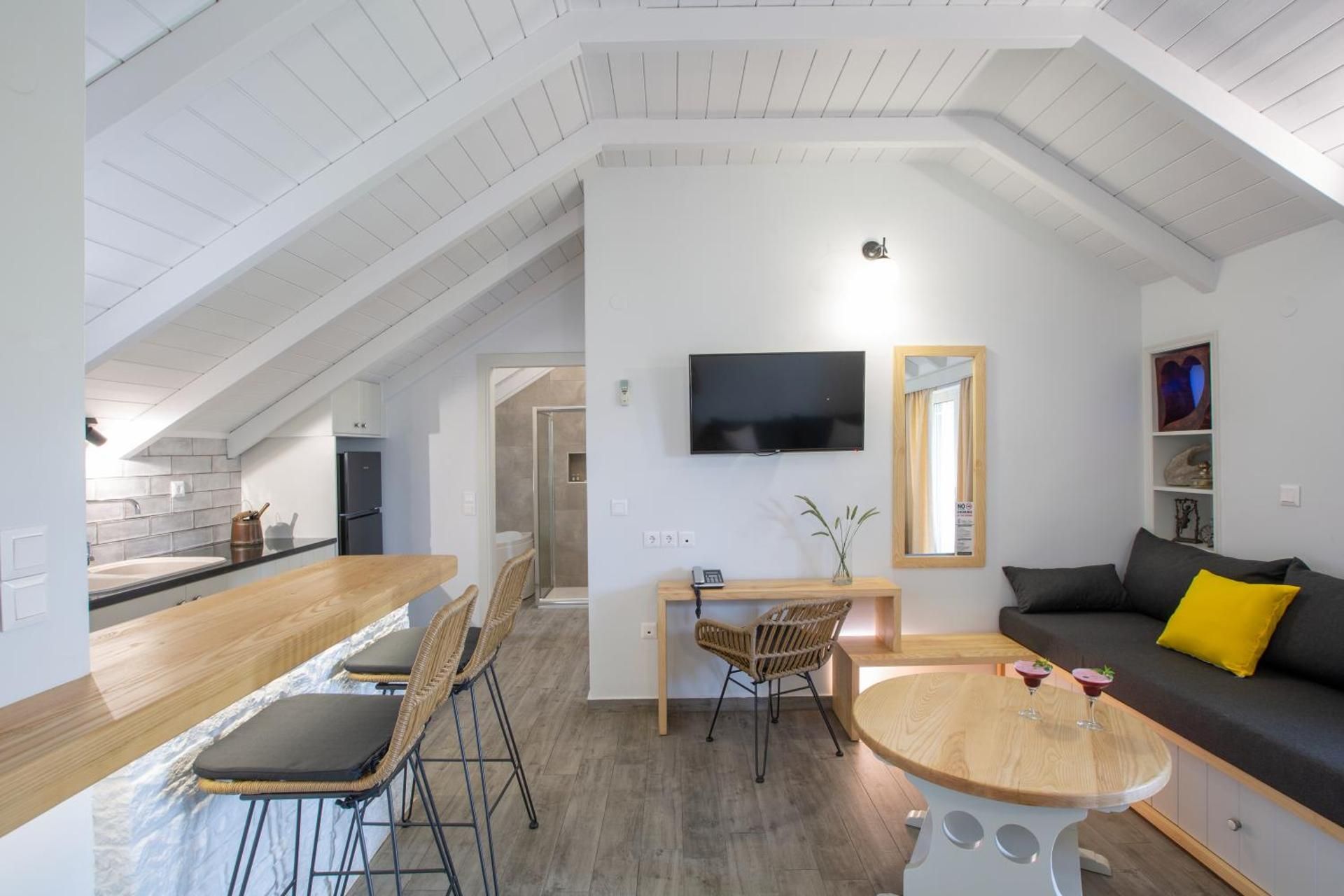 Family Suite (2 Adults + 2 Children)