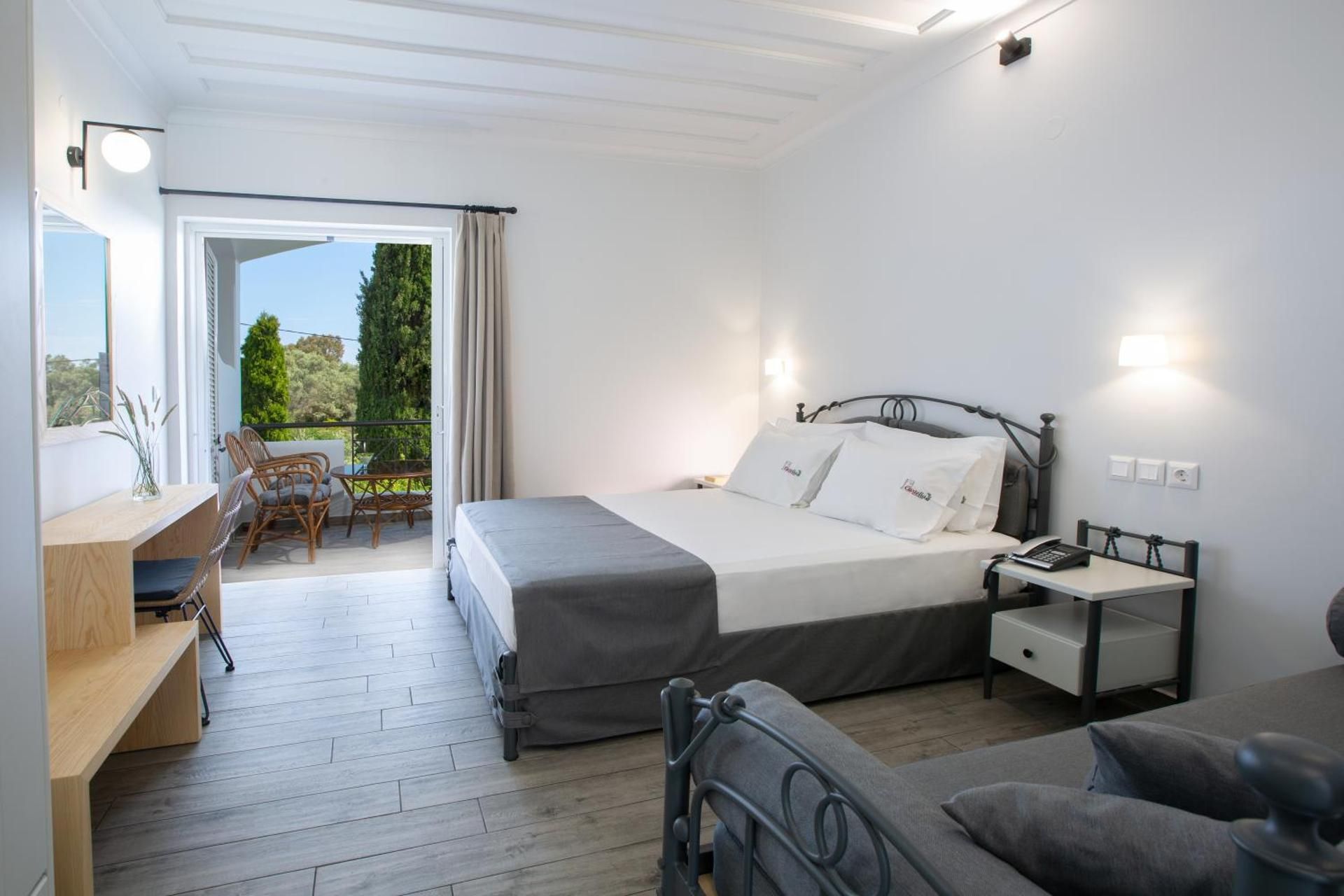Studio close to the pool