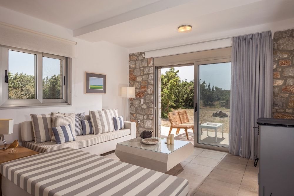 Luxury Villa, 1 Bedroom, Private Pool, Beachside (Kedros)