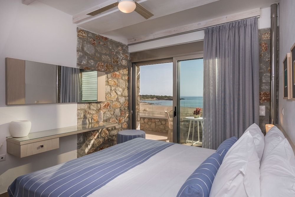 Luxury Villa, 2 Bedrooms, Private Pool, Beachside (Lithos)