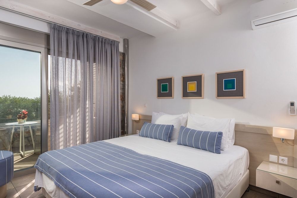 Luxury Villa, 2 Bedrooms, Private Pool, Beachside (Lithos)