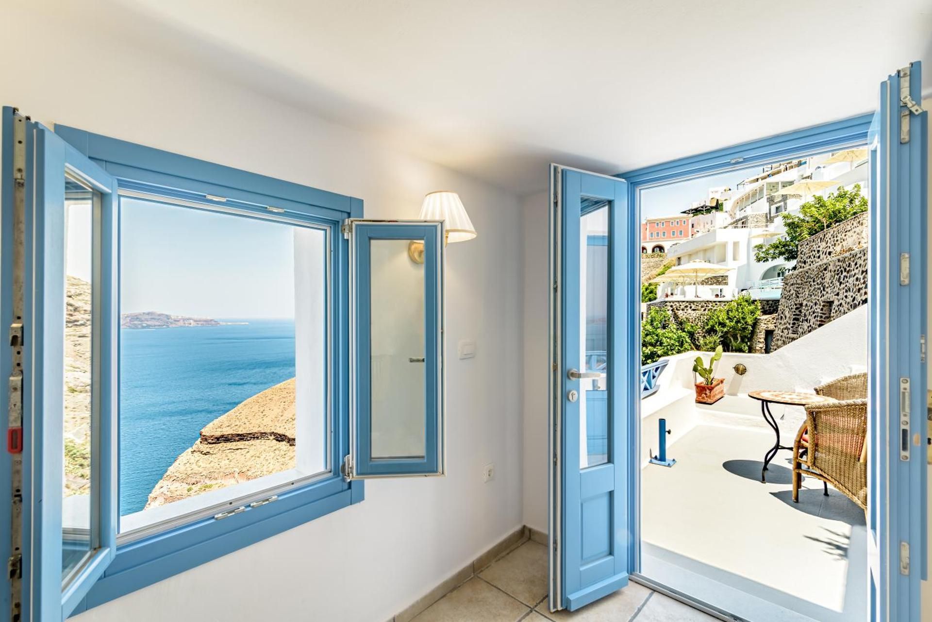 Deluxe Suite - Split Level with Caldera View and Hot Tub