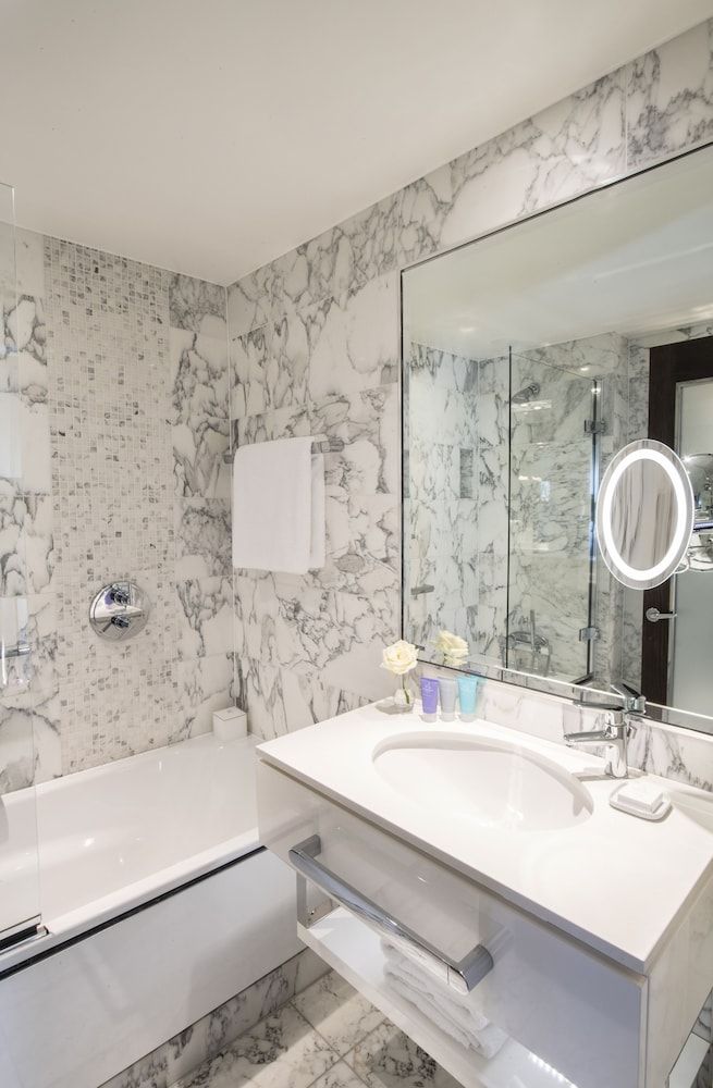 The Marylebone Hotel Classic Room, 1 Queen Bed 2