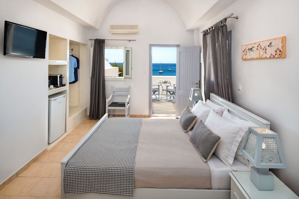 undefined Akrotiri Hotel 4