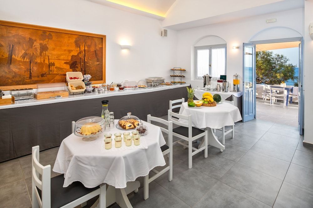 undefined Akrotiri Hotel 10